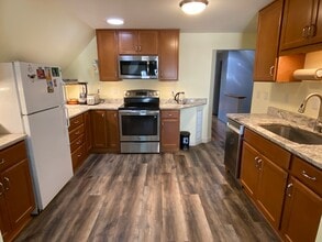 2818 Sommers Ave, Unit Sommers 2nd floor in Madison, WI - Building Photo - Building Photo