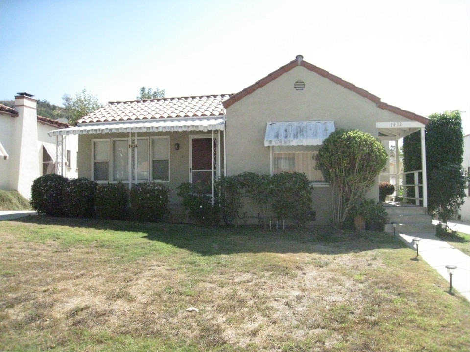 1432 E Windsor Rd in Glendale, CA - Building Photo