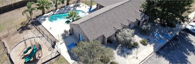 Tuscany Court Apartments in Hondo, TX - Foto de edificio - Building Photo