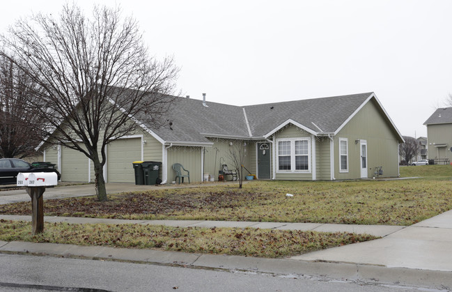 Lincoln Townhomes and Duplexes in Gardner, KS - Building Photo - Building Photo