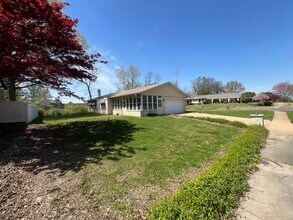 3380 Parc Chateau Ln in Florissant, MO - Building Photo - Building Photo