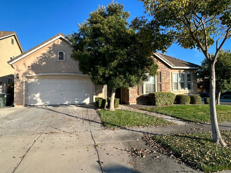 4450 Mullin Ct in Merced, CA - Building Photo