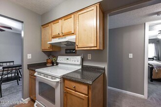 4026 Poplar Level Rd in Louisville, KY - Foto de edificio - Building Photo