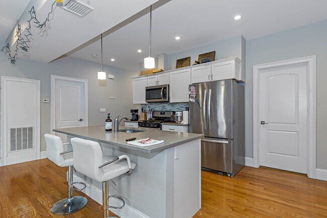 195 E Cottage St, Unit 2