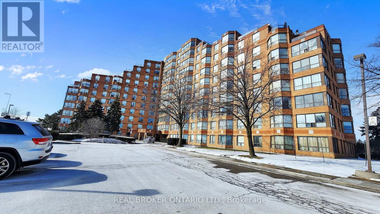 6-616 Humberline Dr in Toronto, ON - Building Photo