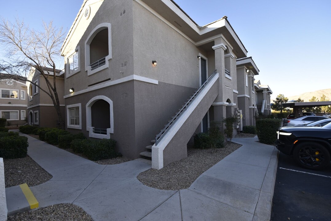 9330 W Maule Ave in Las Vegas, NV - Building Photo