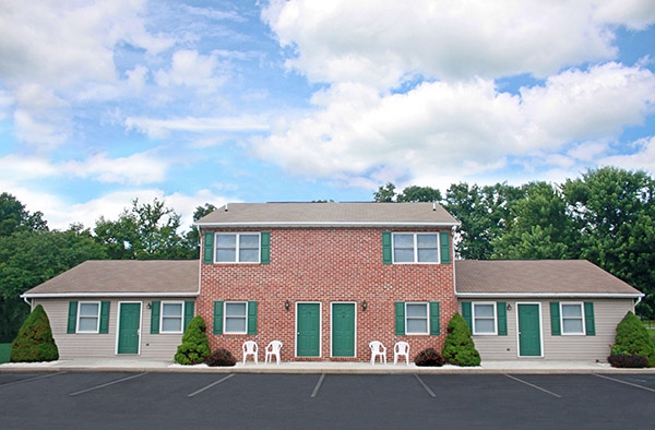 Walker Drive in New Oxford, PA - Building Photo