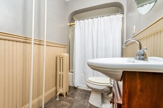 387 Pittstown Rd in Franklin Township, NJ - Foto de edificio - Building Photo