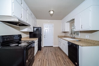 705 Hal St NW in Huntsville, AL - Building Photo - Building Photo