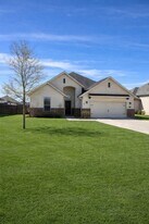 817 Holbrook Rd, Unit 811W in Springtown, TX - Building Photo