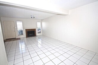 6111 Beverly Hill St in Houston, TX - Building Photo - Building Photo