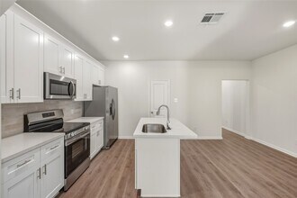 706 W Dallas St in Conroe, TX - Building Photo - Building Photo