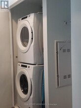 327 King St W in Toronto, ON - Building Photo - Building Photo