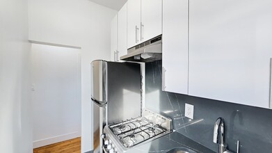 624 E 11th Street in New York, NY - Building Photo - Interior Photo