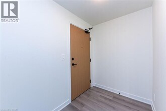 1440 Clarriage Ct in Milton, ON - Building Photo - Building Photo