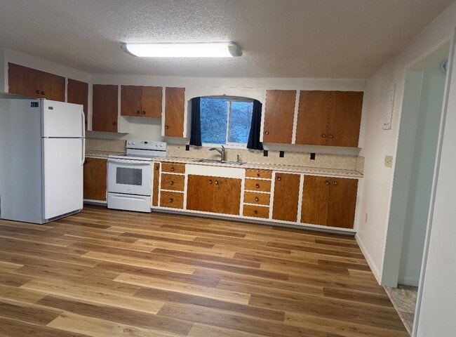 14 Terry Rd in Evergreen, MT - Building Photo - Building Photo