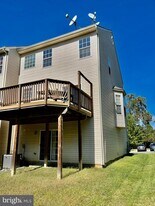 1047 Lily Way in Odenton, MD - Building Photo