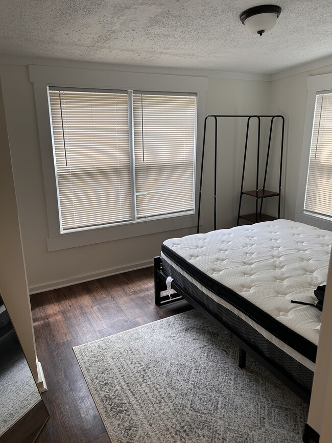 230 Broadview Dr in Spartanburg, SC - Foto de edificio - Building Photo