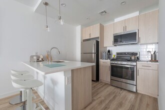 300 Marshall Dr in Hoboken, NJ - Building Photo - Building Photo