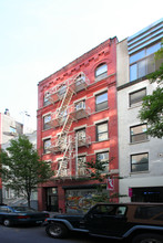 298 Elizabeth St in New York, NY - Building Photo - Building Photo