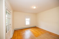 84 Walker St, Unit 2 in Newton, MA - Foto de edificio - Building Photo