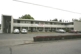 Weidler Plaza in Portland, OR - Building Photo - Building Photo