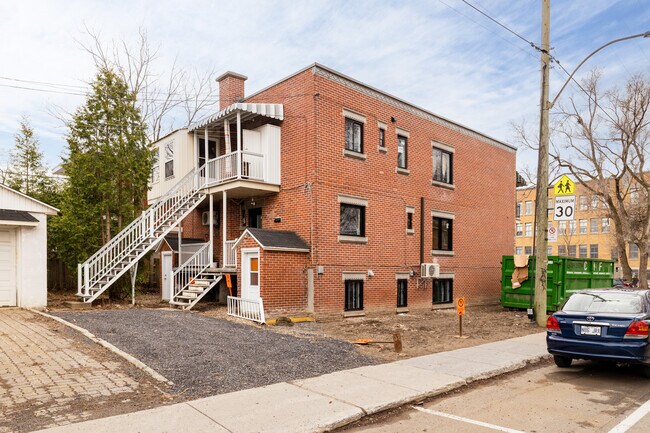 10495 De La Roche Rue in Montréal, QC - Building Photo - Building Photo