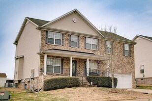 183 Vintage Cir in Hendersonville, TN - Building Photo