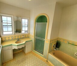 1227 1/2 S Orlando Ave, Unit 1227 .5 in Los Angeles, CA - Foto de edificio - Building Photo