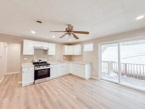 106 E State Rd in Island Lake, IL - Building Photo - Building Photo