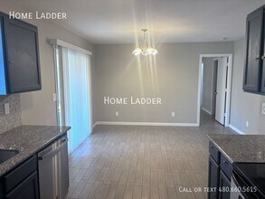 7213 W Hilton Ave in Phoenix, AZ - Building Photo - Building Photo