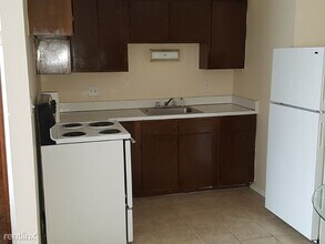 24651 W McNichols Rd in Detroit, MI - Foto de edificio - Building Photo