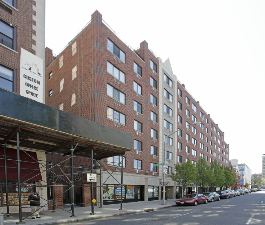 Yorkside Towers I in Jamaica, NY - Building Photo