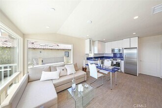 376 Cliff Dr, Unit E in Laguna Beach, CA - Building Photo - Building Photo