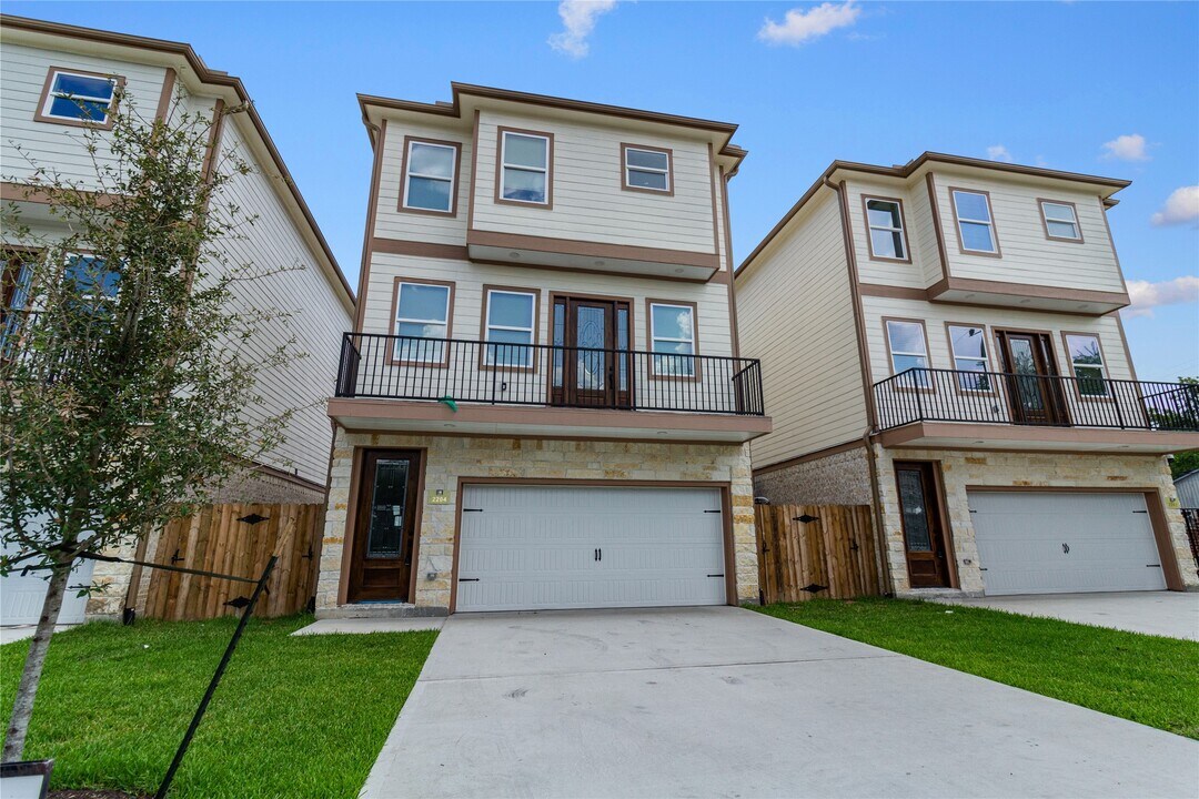 2204 Hoskins Dr in Houston, TX - Building Photo