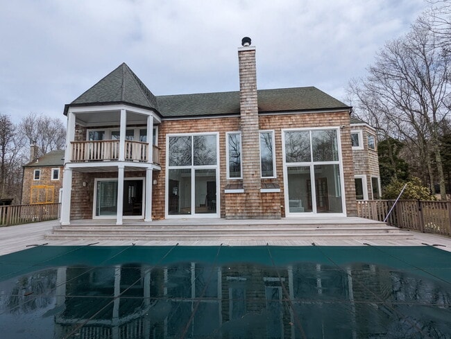 property at 1060 Noyack Rd
