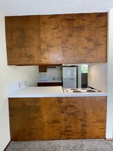 530 Burnett Ave N, Unit 12 in Renton, WA - Building Photo - Building Photo