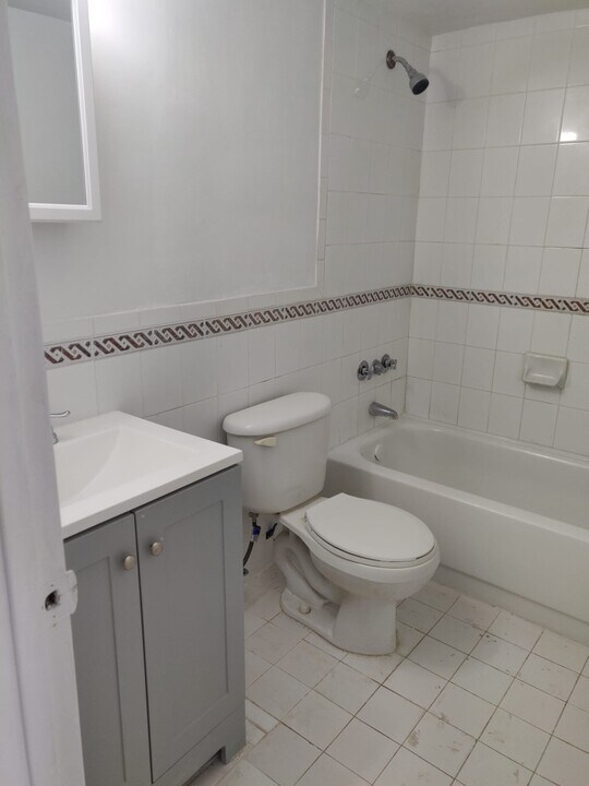 251 NW 177th St in Miami Gardens, FL - Building Photo