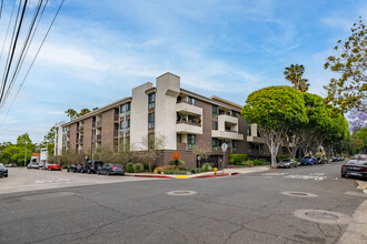 Highland Creek in West Hollywood, CA - Building Photo - Building Photo