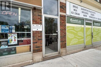 74 Queen St in St Catharines, ON - Building Photo - Building Photo