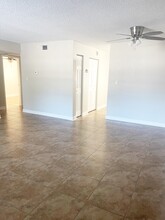324 Oak Rose Ln in Tampa, FL - Foto de edificio - Building Photo
