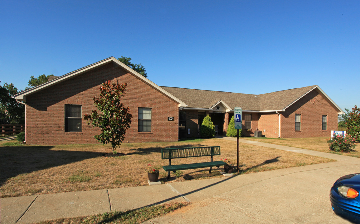 Fairground Place in Bedford, KY - Building Photo