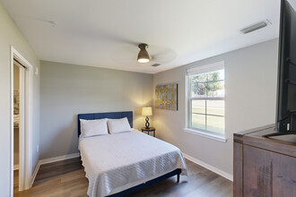 Avenue 6 in Huntsville, AL - Building Photo - Interior Photo