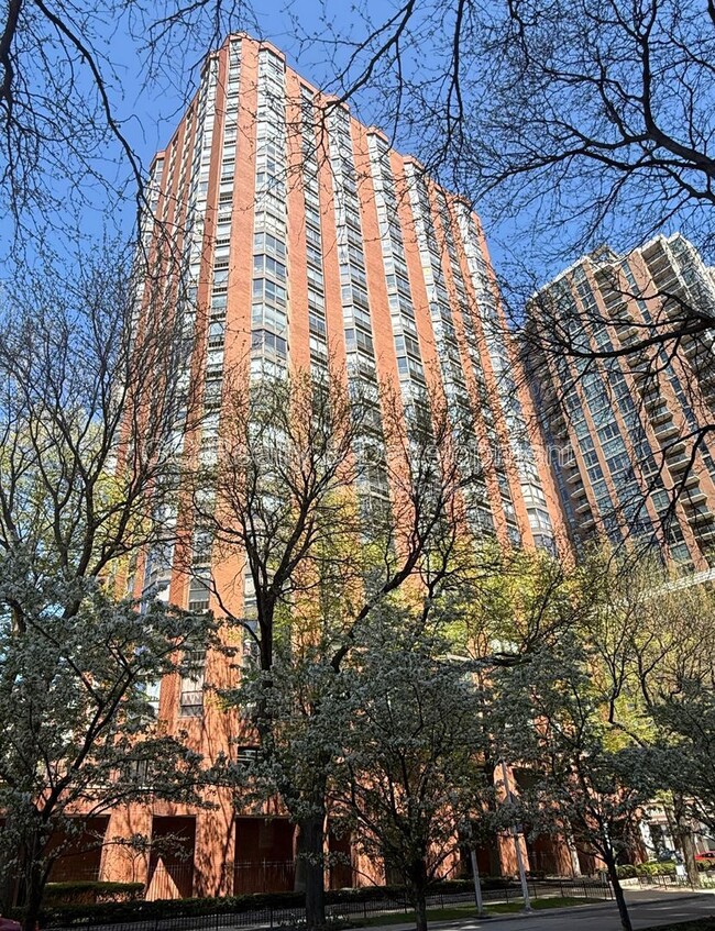 property at 899 S Plymouth Ct