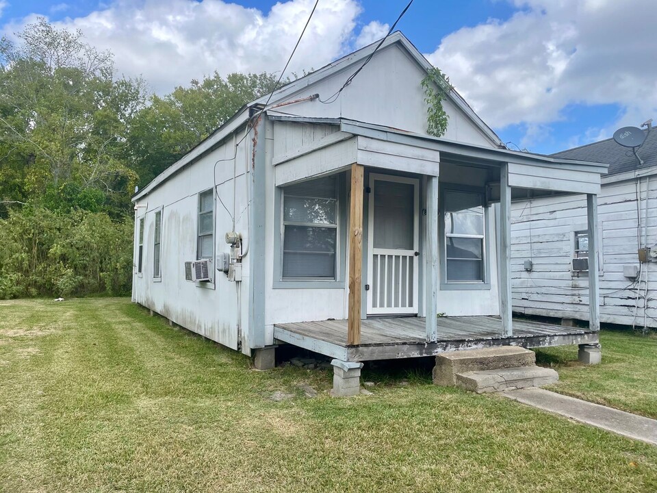 860 Peach Ave in Beaumont, TX - Building Photo