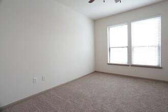 Camden Heights in Houston, TX - Building Photo - Interior Photo