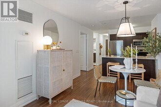 305 Roehampton Ave in Toronto, ON - Building Photo - Building Photo