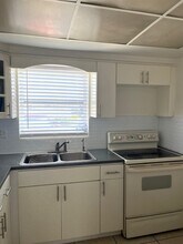 2926 Ashley Dr E in West Palm Beach, FL - Building Photo - Building Photo