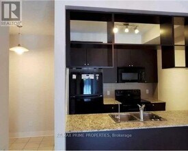 315 Village Green Square in Toronto, ON - Building Photo - Building Photo