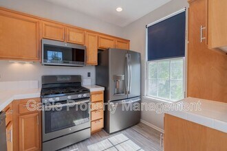27030 Victoria Ln in Santa Clarita, CA - Building Photo - Building Photo